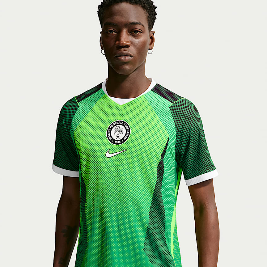 Nigeria 1996 Reissue Men's Nike Soccer Replica Track Jacket. Nike.com
